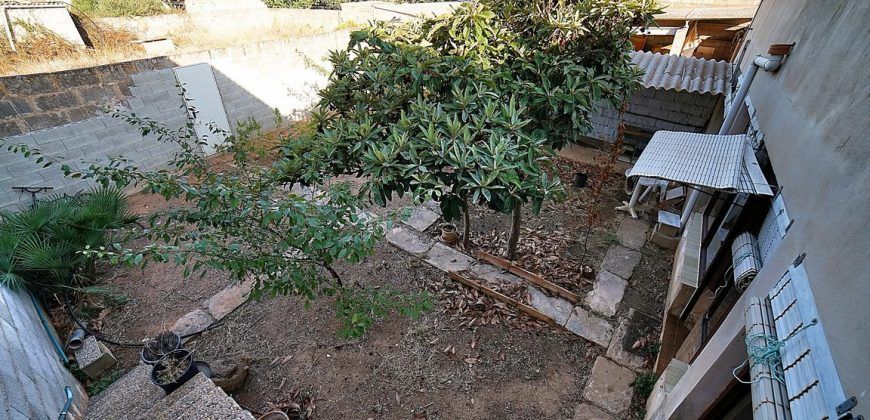 Casa de pueblo con amplio jardín en venta en Ses Salines