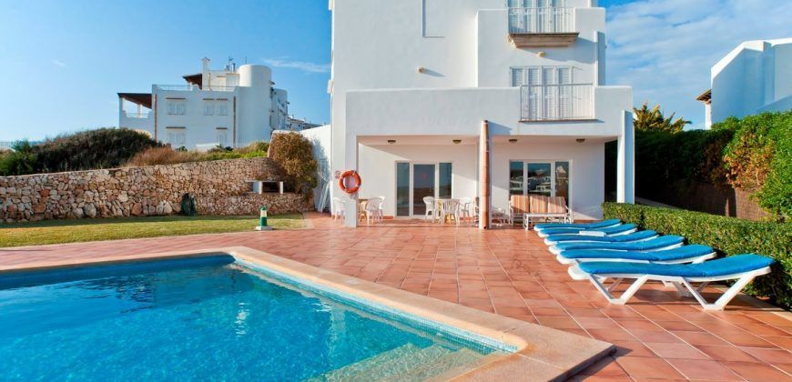 Amazing waterfront villa for sale in Cala D’Or