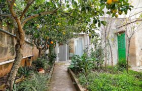 Casa de pueblo en alquiler con jardín y terrazas en Campos