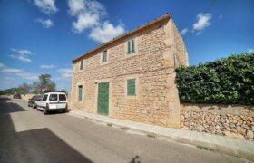 Bonita casa de pueblo en venta en Es Llombards