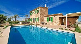 Casa de campo con piscina próxima a la playa de Es Trenc