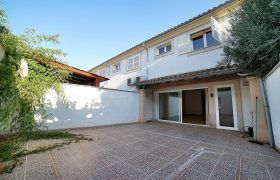 Amplia casa adosada en venta en Ses Salines