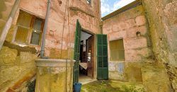 Charming townhouse for sale with garden in Ses Salines