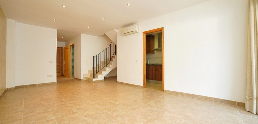 Amplia casa adosada en venta en Ses Salines