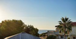 Casa en venta en Cala Llombards con terrazas y junto al mar