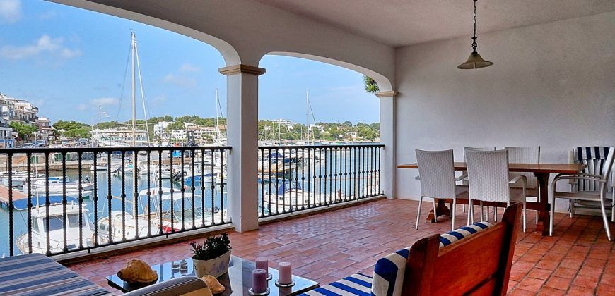 Piso en alquiler en primera línea con preciosas vistas al mar en Portopetro