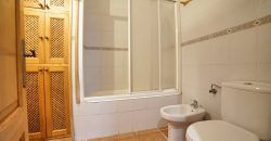 Casa en venta en Cala Llombards con terrazas y junto al mar