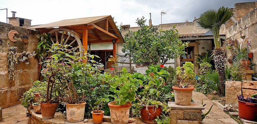 Stadthaus zu verkaufen in Llucmajor mit Garten