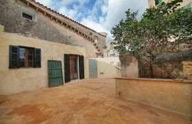 Casa de pueblo en alquiler con patio y completamente reformada en Ses Salines