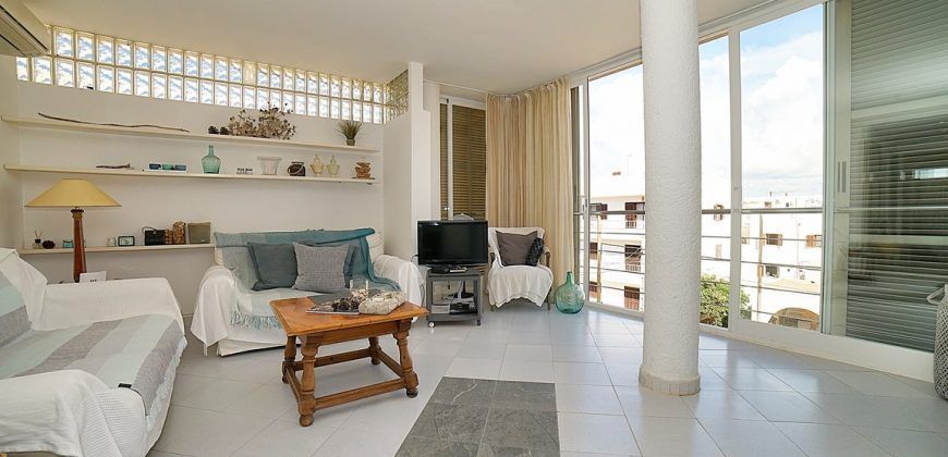 Pemthouse for sale with sea views and a superb terrace in Colonia de Sant Jordi