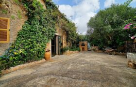 Encantadora casa de pueblo con jardín en alquiler en Es Llombards