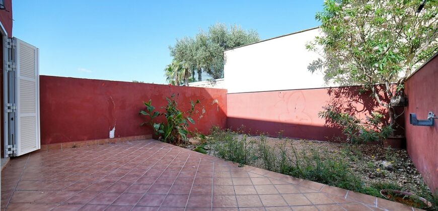 Casa adosada en venta con vistas al mar en Ses Salines