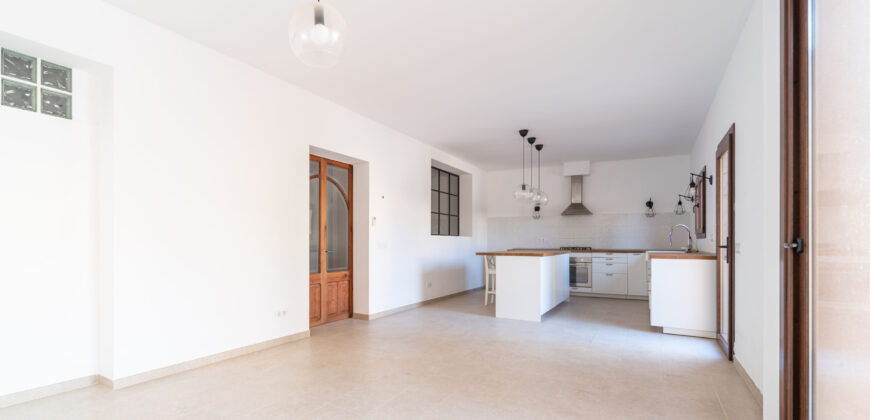 Townhouse to rent in Ses Salines with 4 bedrooms, 2 bathrooms and two large terraces