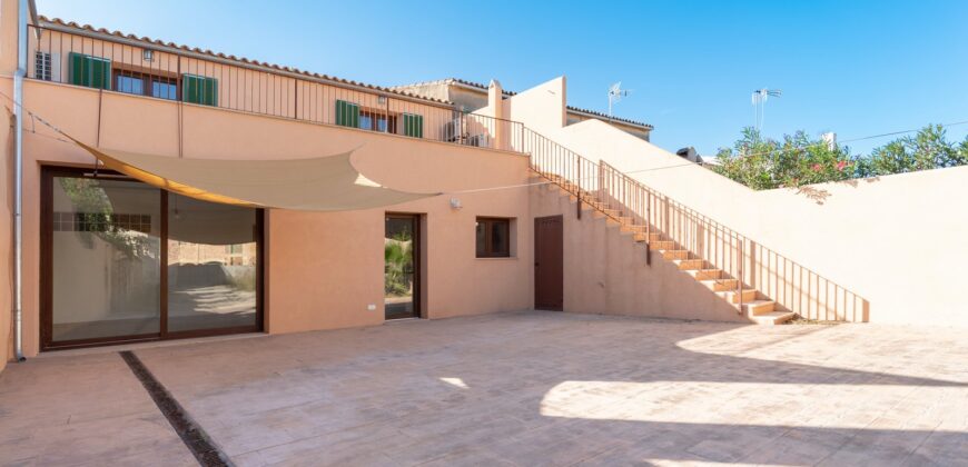 Townhouse to rent in Ses Salines with 4 bedrooms, 2 bathrooms and two large terraces
