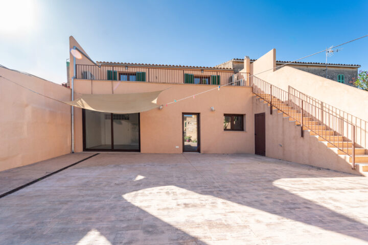 Townhouse to rent in Ses Salines with 4 bedrooms, 2 bathrooms and two large terraces