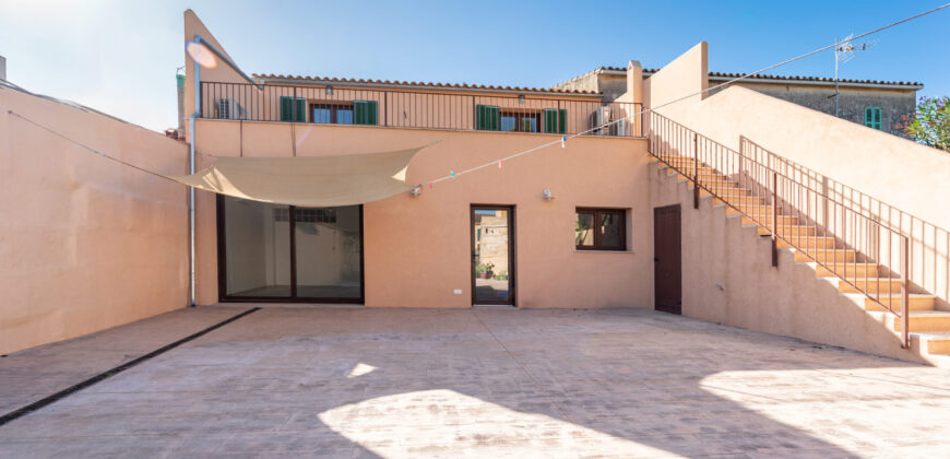 Townhouse to rent in Ses Salines with 4 bedrooms, 2 bathrooms and two large terraces
