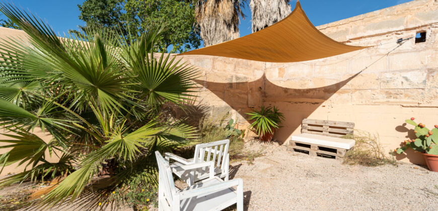 Townhouse to rent in Ses Salines with 4 bedrooms, 2 bathrooms and two large terraces