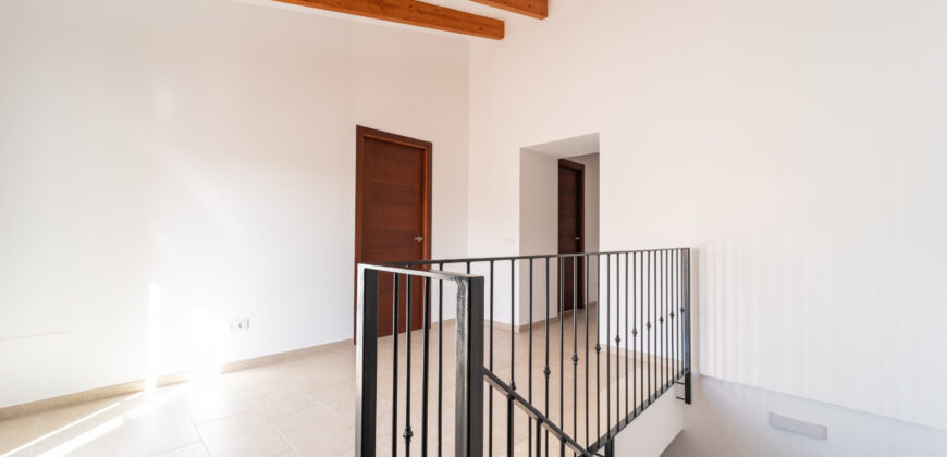 Townhouse to rent in Ses Salines with 4 bedrooms, 2 bathrooms and two large terraces