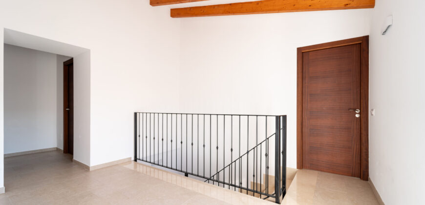 Townhouse to rent in Ses Salines with 4 bedrooms, 2 bathrooms and two large terraces