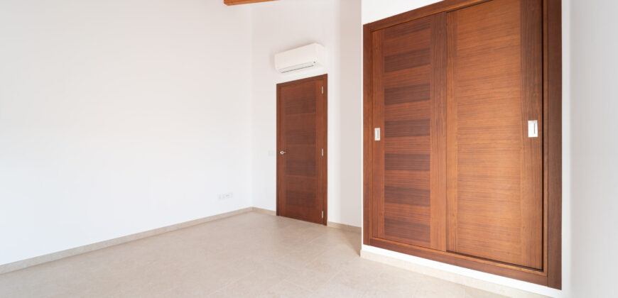 Townhouse to rent in Ses Salines with 4 bedrooms, 2 bathrooms and two large terraces