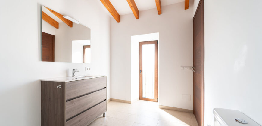 Townhouse to rent in Ses Salines with 4 bedrooms, 2 bathrooms and two large terraces
