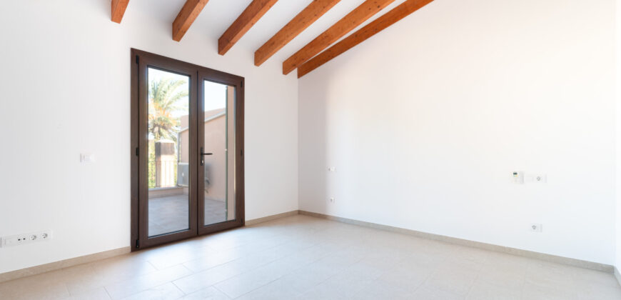 Townhouse to rent in Ses Salines with 4 bedrooms, 2 bathrooms and two large terraces