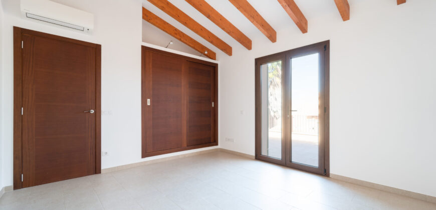 Townhouse to rent in Ses Salines with 4 bedrooms, 2 bathrooms and two large terraces