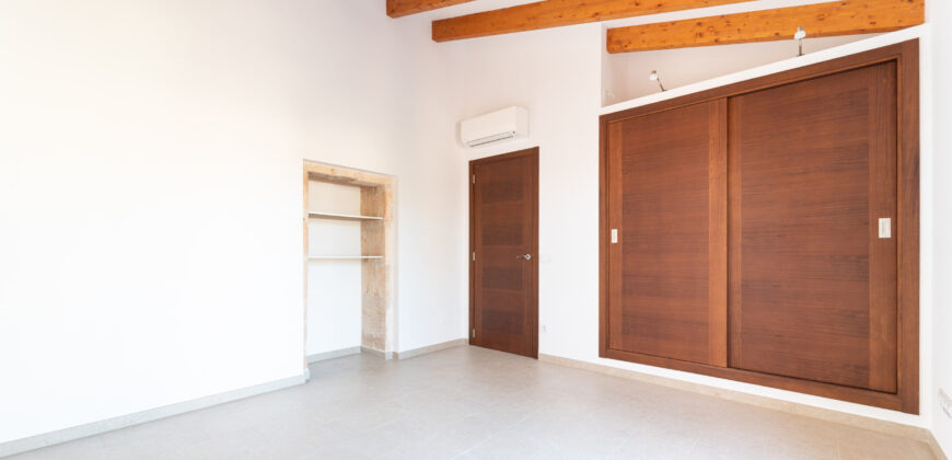 Townhouse to rent in Ses Salines with 4 bedrooms, 2 bathrooms and two large terraces
