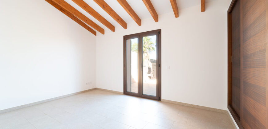 Townhouse to rent in Ses Salines with 4 bedrooms, 2 bathrooms and two large terraces