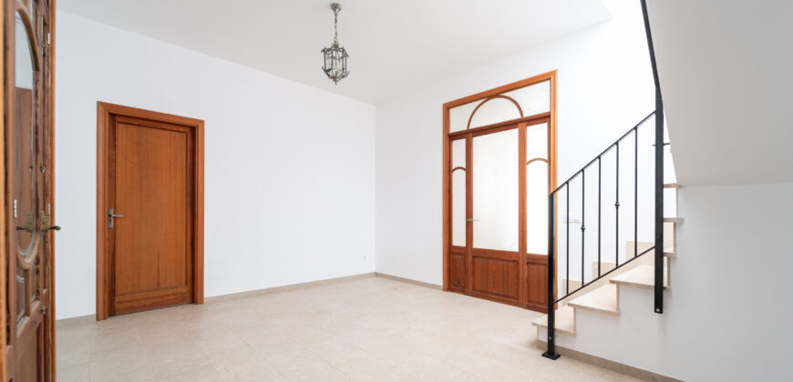 Townhouse to rent in Ses Salines with 4 bedrooms, 2 bathrooms and two large terraces