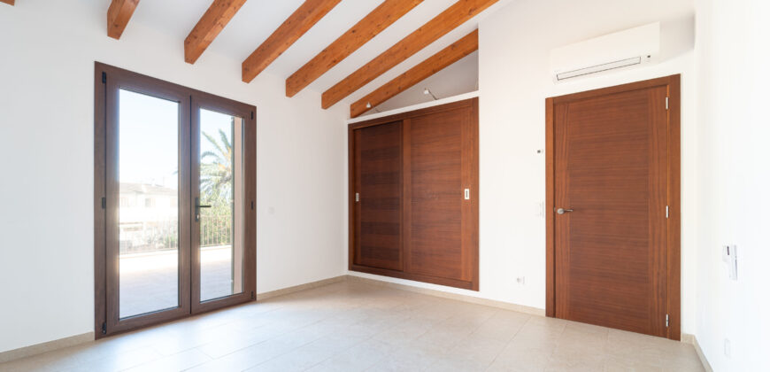 Townhouse to rent in Ses Salines with 4 bedrooms, 2 bathrooms and two large terraces