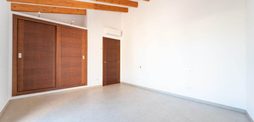 Townhouse to rent in Ses Salines with 4 bedrooms, 2 bathrooms and two large terraces