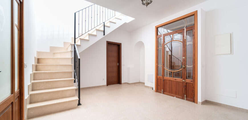 Townhouse to rent in Ses Salines with 4 bedrooms, 2 bathrooms and two large terraces
