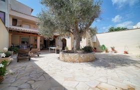 5-Bedroom House for Rent with Large Garden in Colonia de Sant Jordi