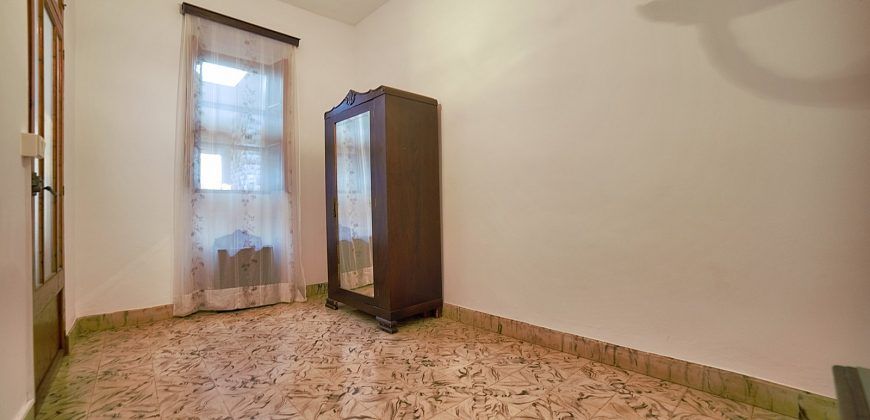 Town house to rent with garden in Es Llombards