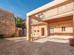 Renoviertes Stadthaus mit 223 m² und großer Terrasse zur Miete in Es Llombards