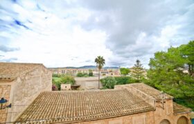 Apartment for Rent in Santanyí With Wraparound Balcony