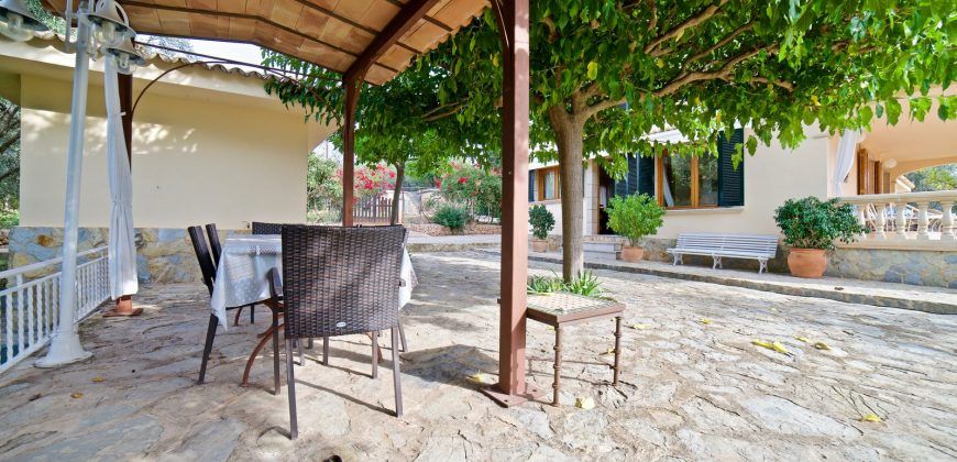 Casa de campo en venta en Buñola con piscina.