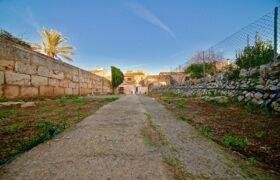 Renovated Village House with Garden & Garage in Santanyí