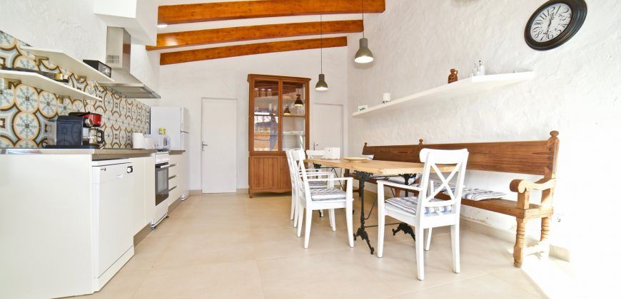 Renoviertes Dorfhaus mit Garten und Meerblick zur Miete in Ses Salines
