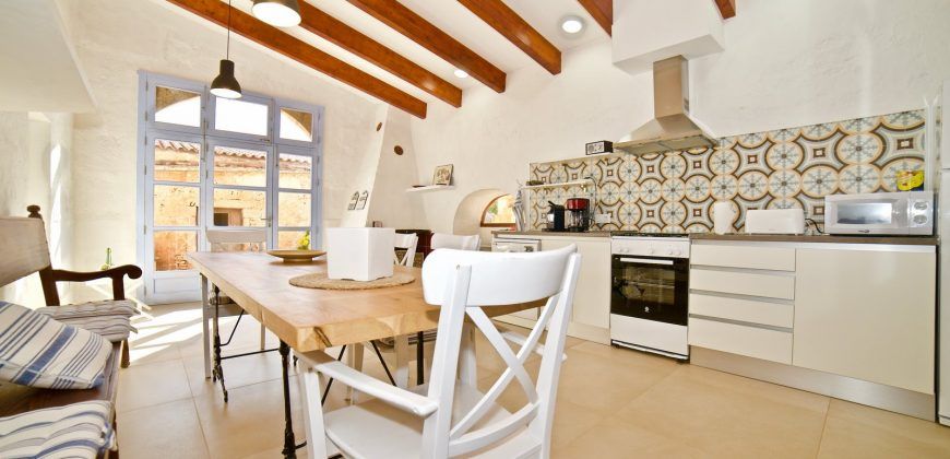 Renoviertes Dorfhaus mit Garten und Meerblick zur Miete in Ses Salines