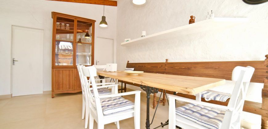 Renoviertes Dorfhaus mit Garten und Meerblick zur Miete in Ses Salines