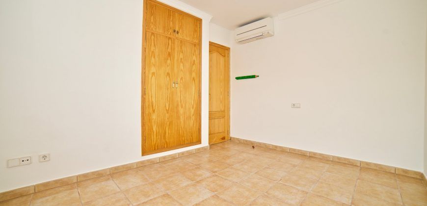Chalet en Cala Llombards con una excelente ubicación