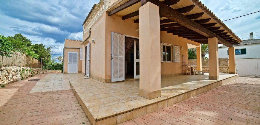 Chalet en Cala Llombards con una excelente ubicación