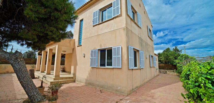 Chalet en Cala Llombards con una excelente ubicación