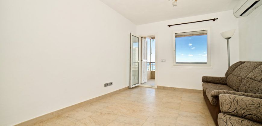 Piso en primera línea con espectaculares vistas al mar en Colonia Sant Jordi