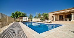 Preciosa casa de campo con piscina junto a Campos