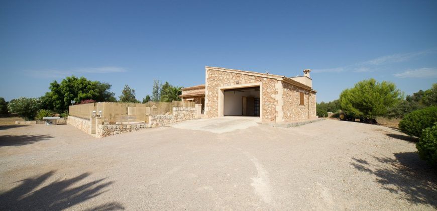 Preciosa casa de campo con piscina junto a Campos