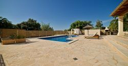 Preciosa casa de campo con piscina junto a Campos
