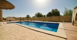 Preciosa casa de campo con piscina junto a Campos